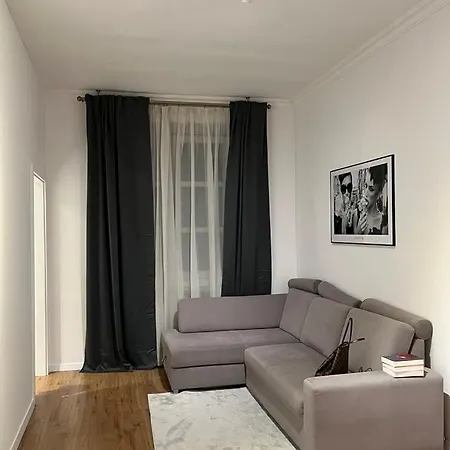 The Gallery Lux For 10 *