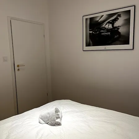 The Gallery Lux For 10 Apartment Warsaw
